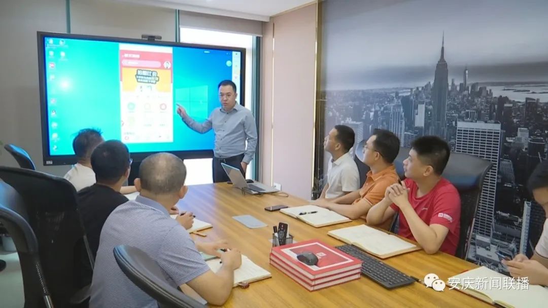 東莞市安徽安慶商會(huì)常務(wù)副會(huì)長 合景盛世集團(tuán)董事長  朱紹群 